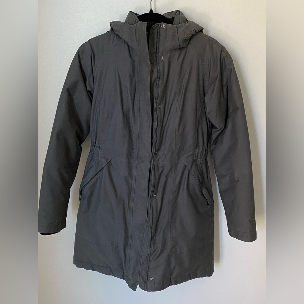 Grey coat. North face. Size S